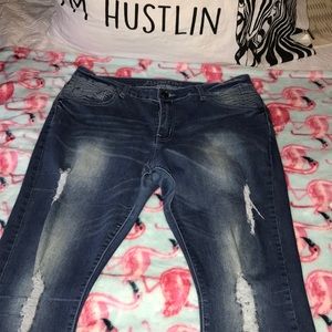 ☀️Distressed jeans!☀️